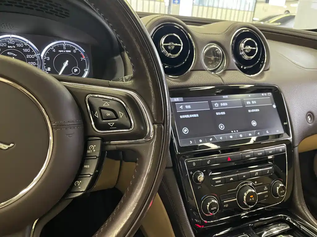 Jaguar XJ — миниатюра 41