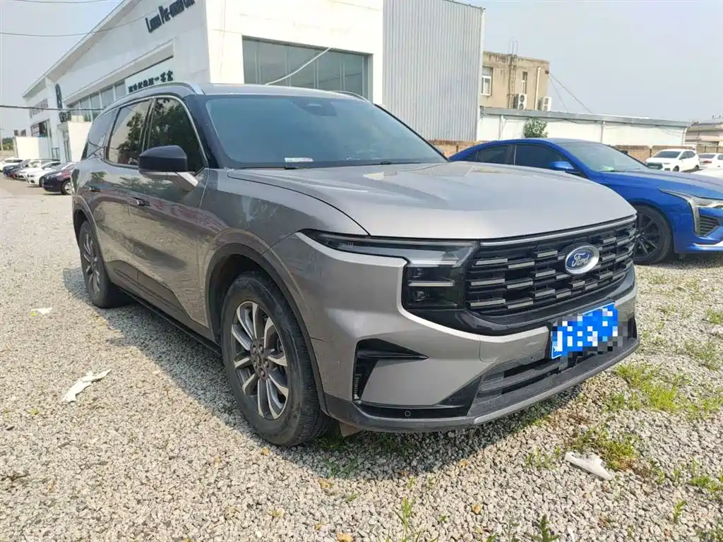 Ford Edge 2023 L 2.0T EcoBoost мест Luxury