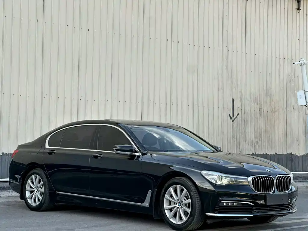 BMW 7 Series — миниатюра 3