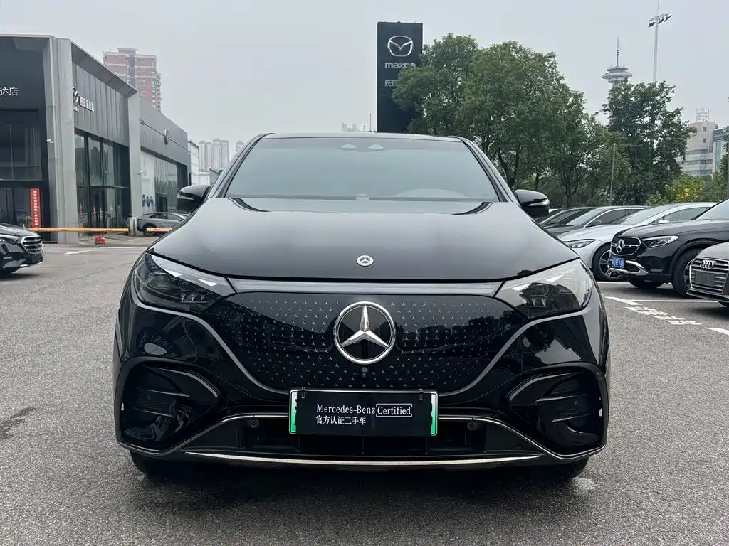 Mercedes-Benz EQE SUV — миниатюра 2