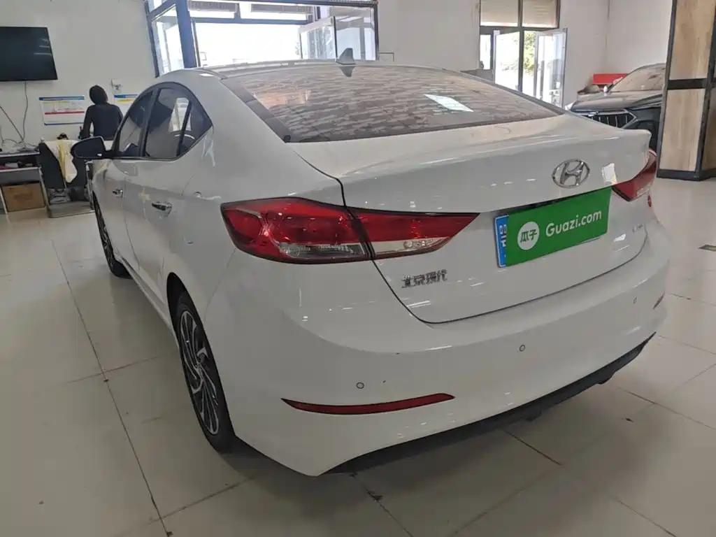 Hyundai Elantra — миниатюра 5