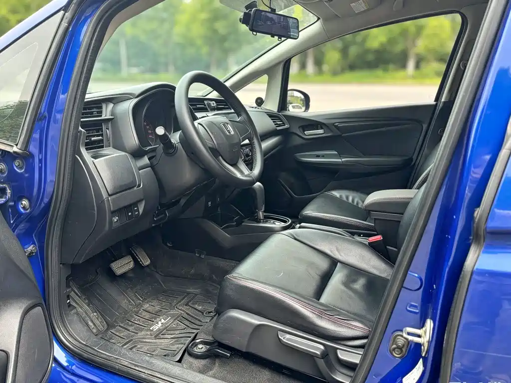 Honda Fit — миниатюра 8