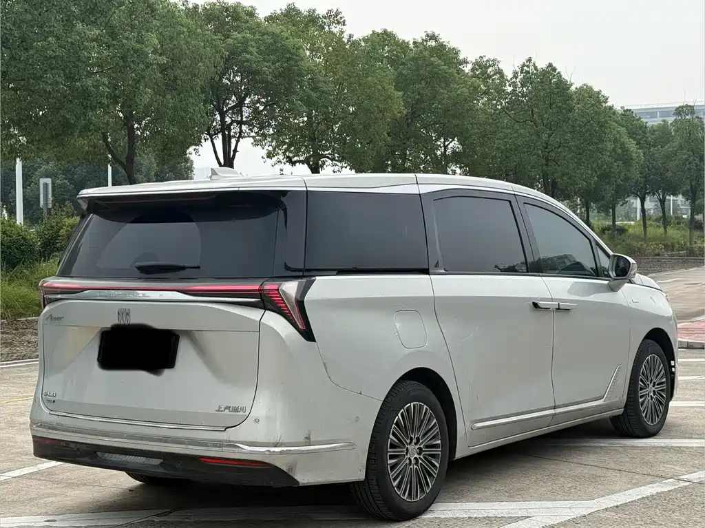 Buick GL8 Hybrid — миниатюра 11
