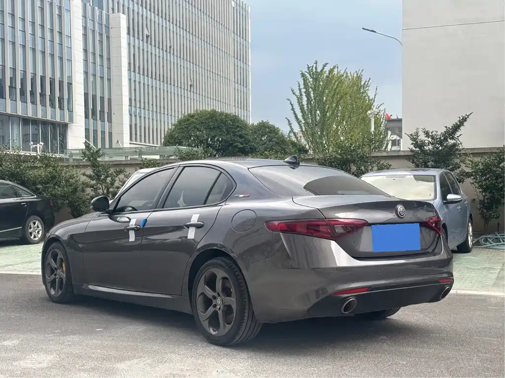 Alfa Romeo Giulia — миниатюра 11