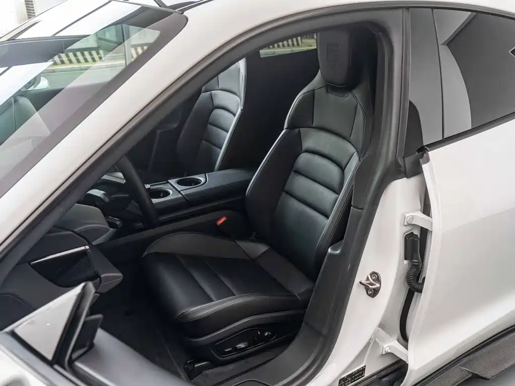 Porsche Taycan — миниатюра 7