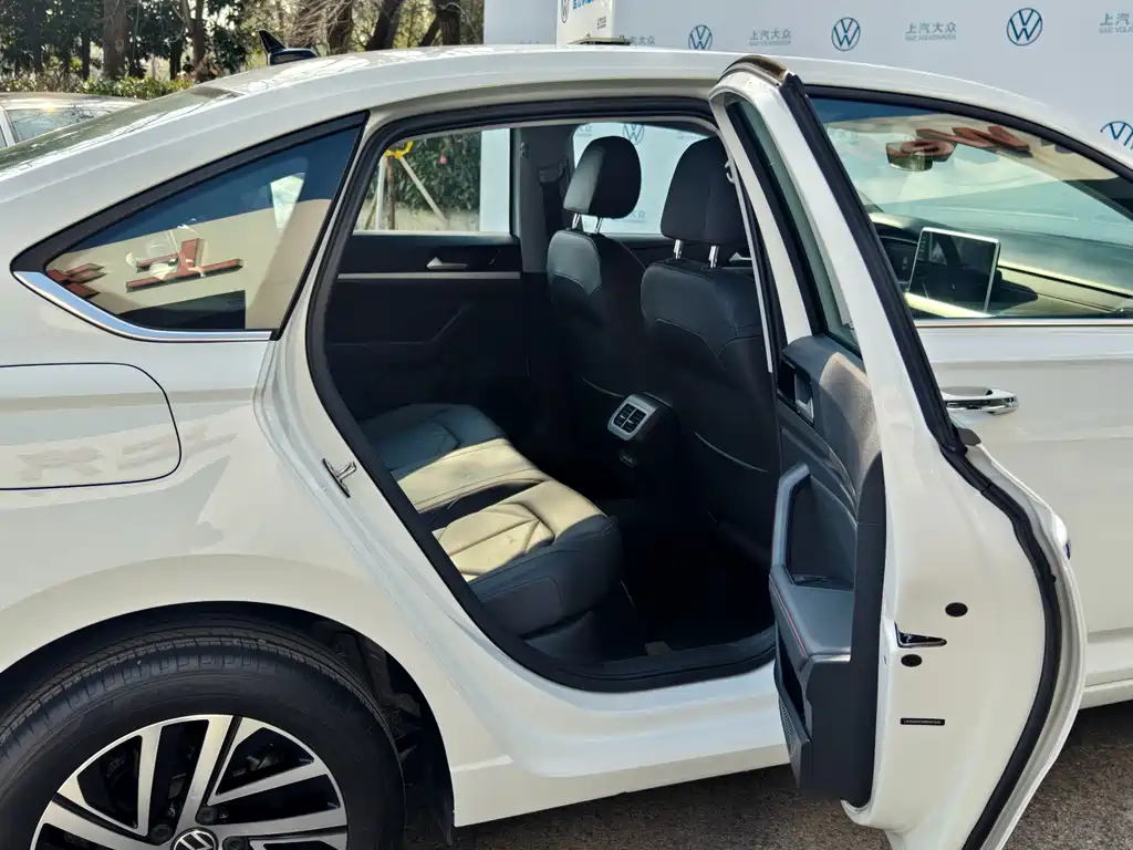 Volkswagen Lavida — миниатюра 5