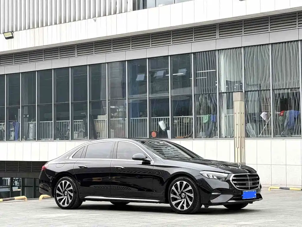 Mercedes-Benz E-Class — миниатюра 3