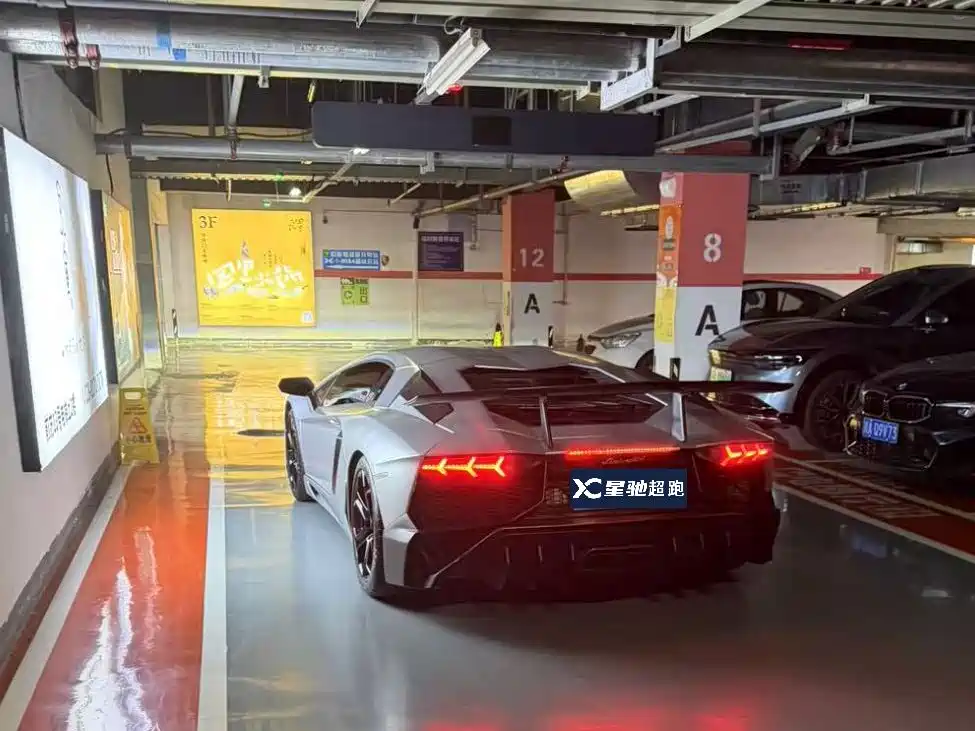 Lamborghini Aventador 2011 LP 700-4