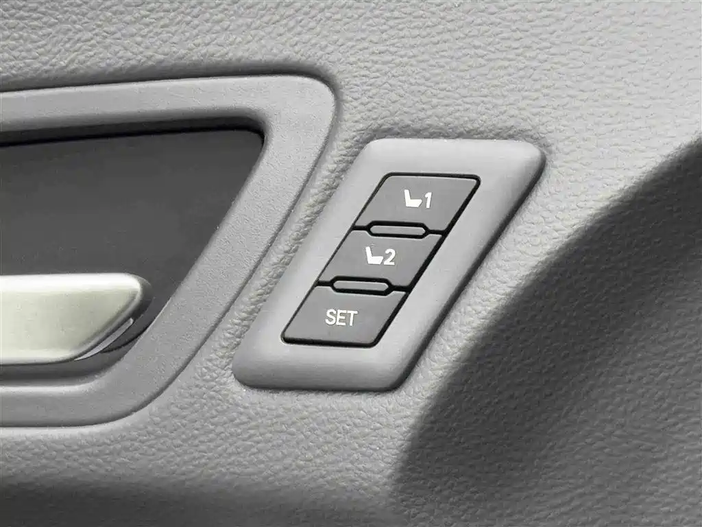 Toyota Granvia — миниатюра 21
