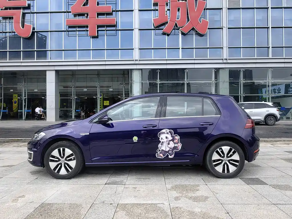 Volkswagen Golf EV — миниатюра 3