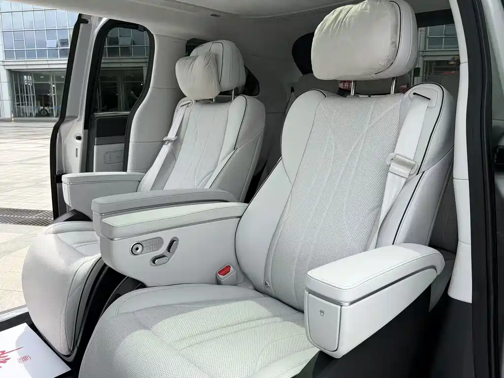 XPeng X9 — миниатюра 9
