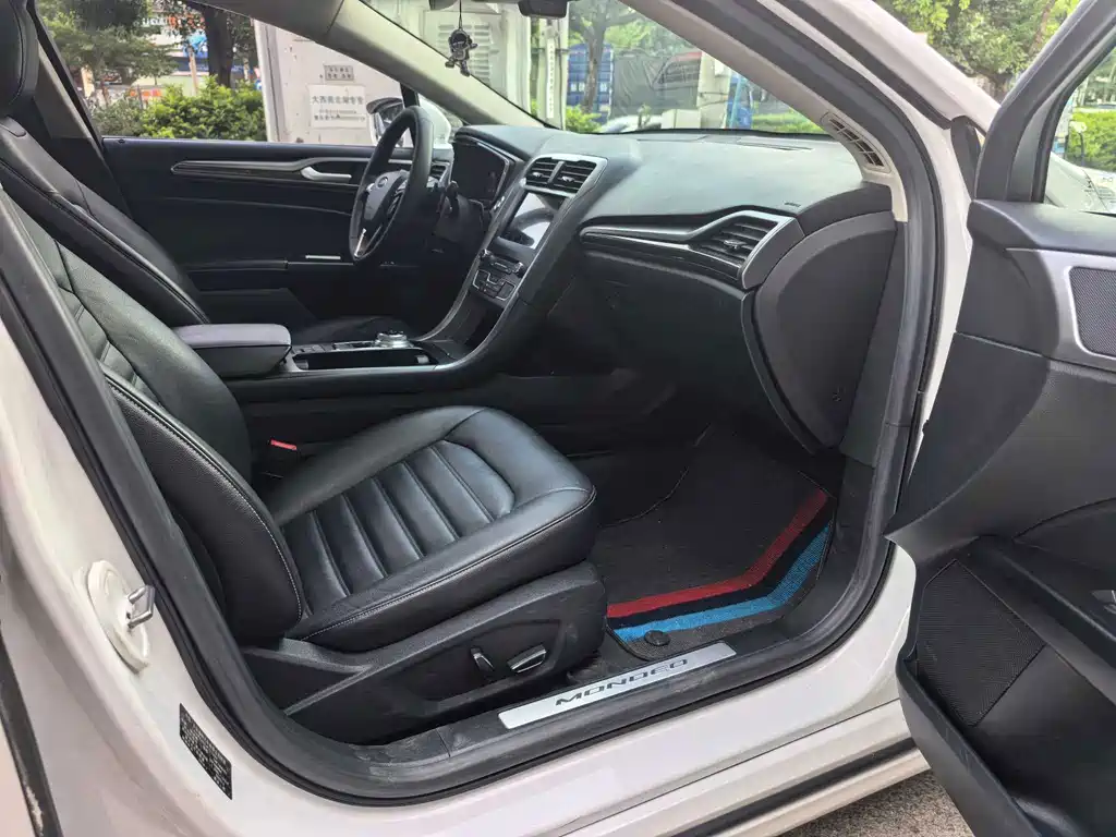 Ford Mondeo — миниатюра 7