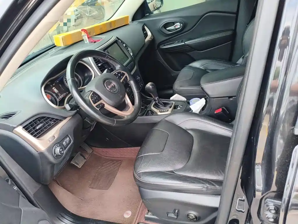 Jeep Cherokee — миниатюра 20