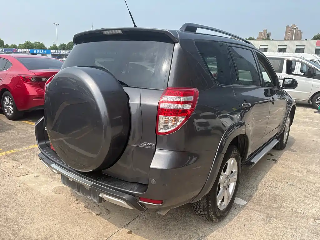 Toyota RAV4 2012 2.4L AT Luxury