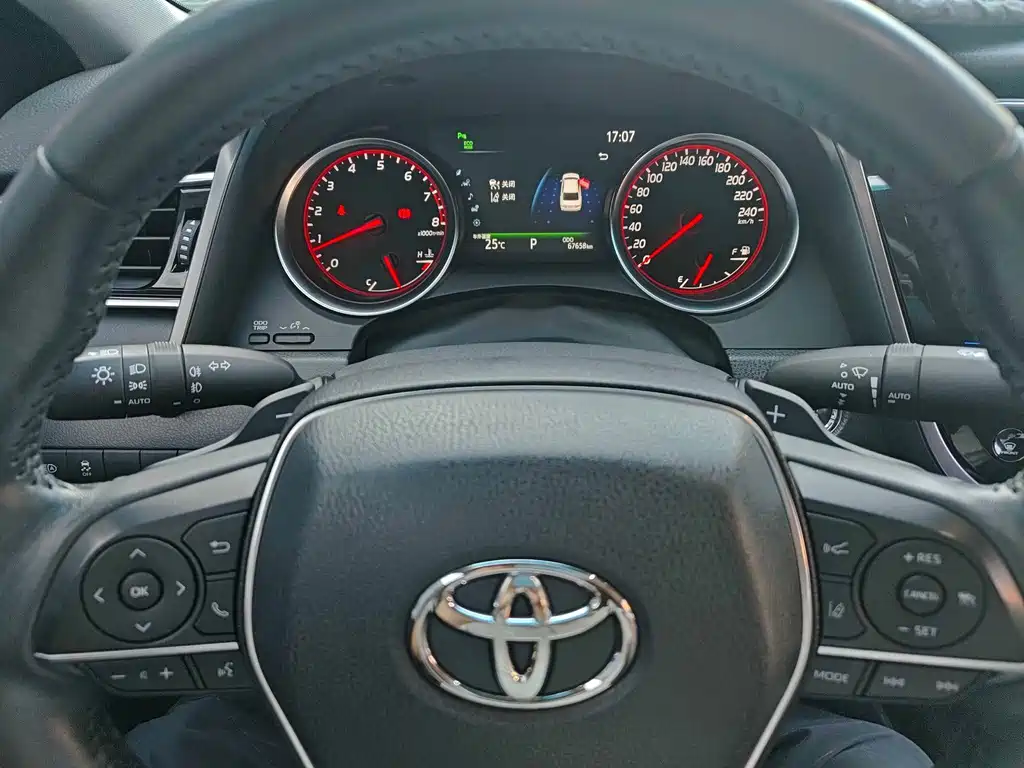 Toyota Camry — миниатюра 11