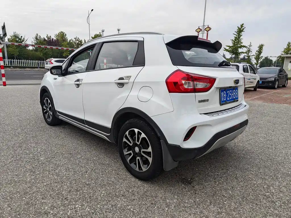 Geely Vision X3 — миниатюра 6