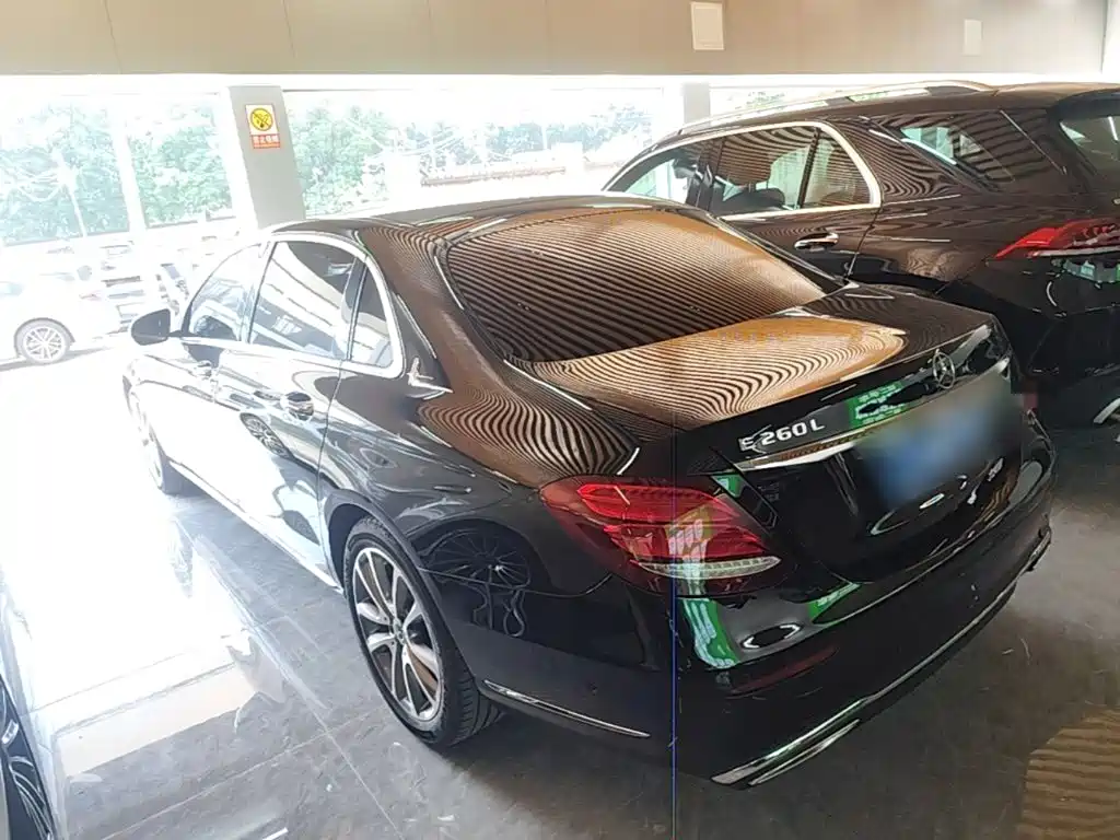 Mercedes-Benz E-Class — миниатюра 5