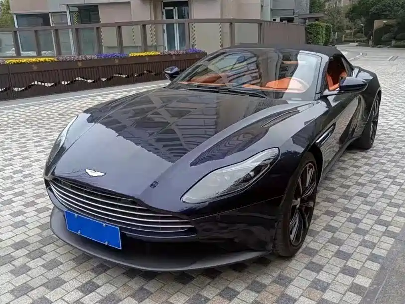 Купить Aston Martin DB11
