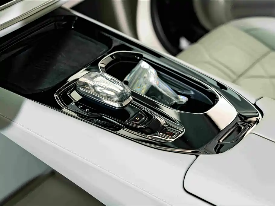 Volvo EM90 — миниатюра 13