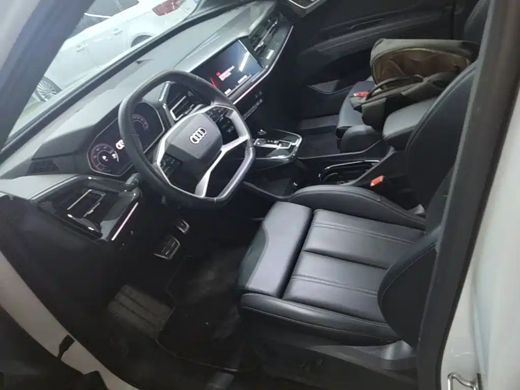 Audi Q4 e-tron — миниатюра 15