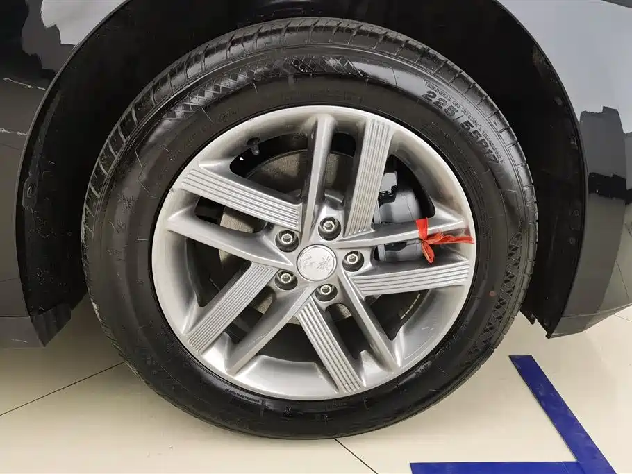 Hongqi E-QM5 2025 500km