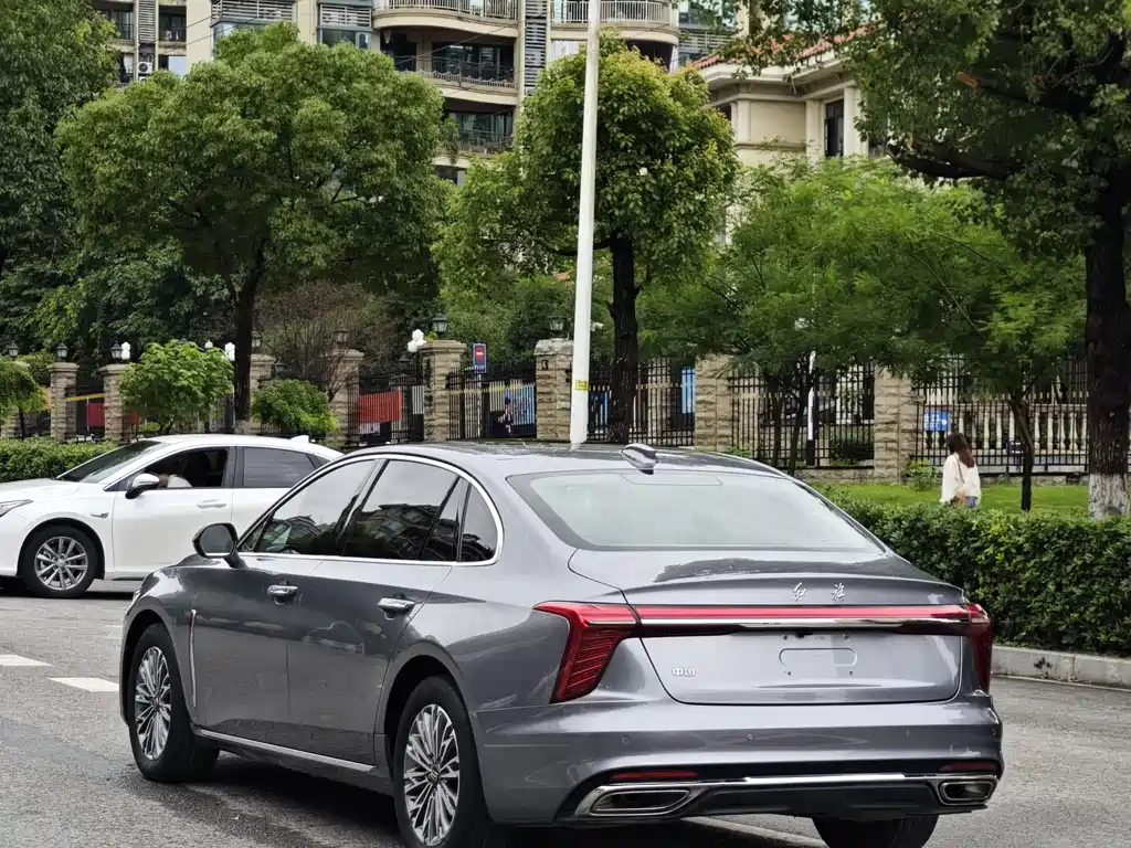 Hongqi H5 2023 2.0T AT