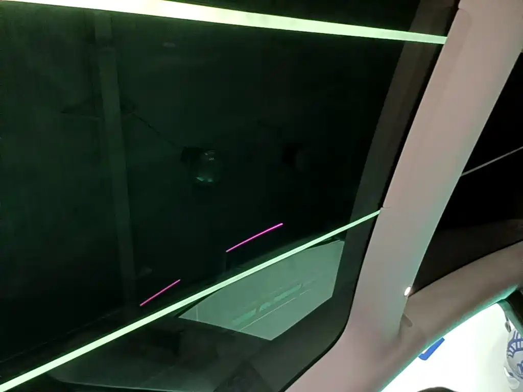 Tesla Model 3 — миниатюра 18