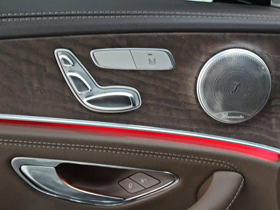 Mercedes-Benz E-Class — миниатюра 4