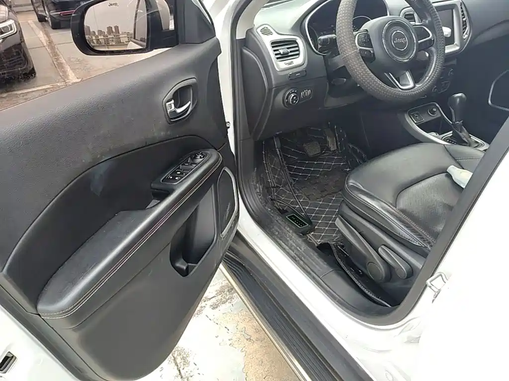 Jeep Compass — миниатюра 16