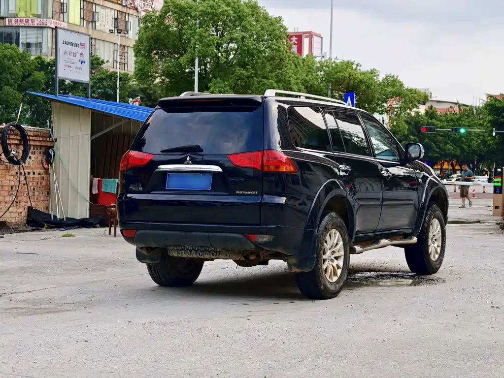Mitsubishi Pajero Sport — миниатюра 9