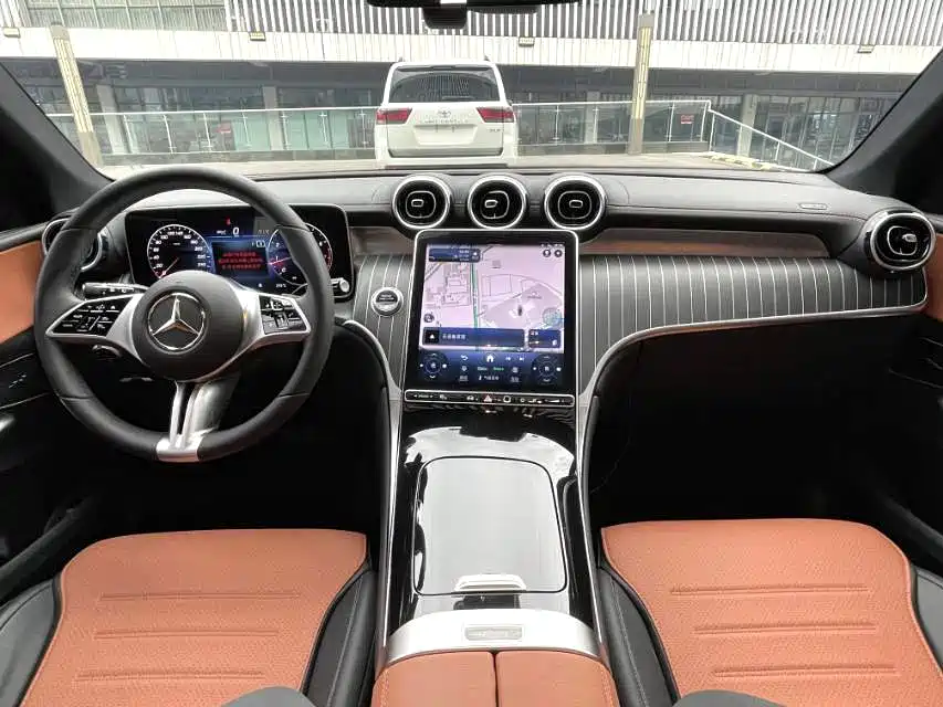 Mercedes-Benz GLC 2023 GLC 260 L 4MATIC 5 мест
