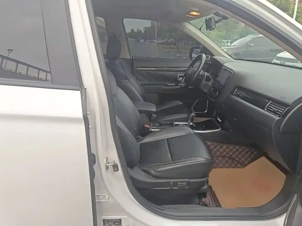 Mitsubishi Outlander — миниатюра 25
