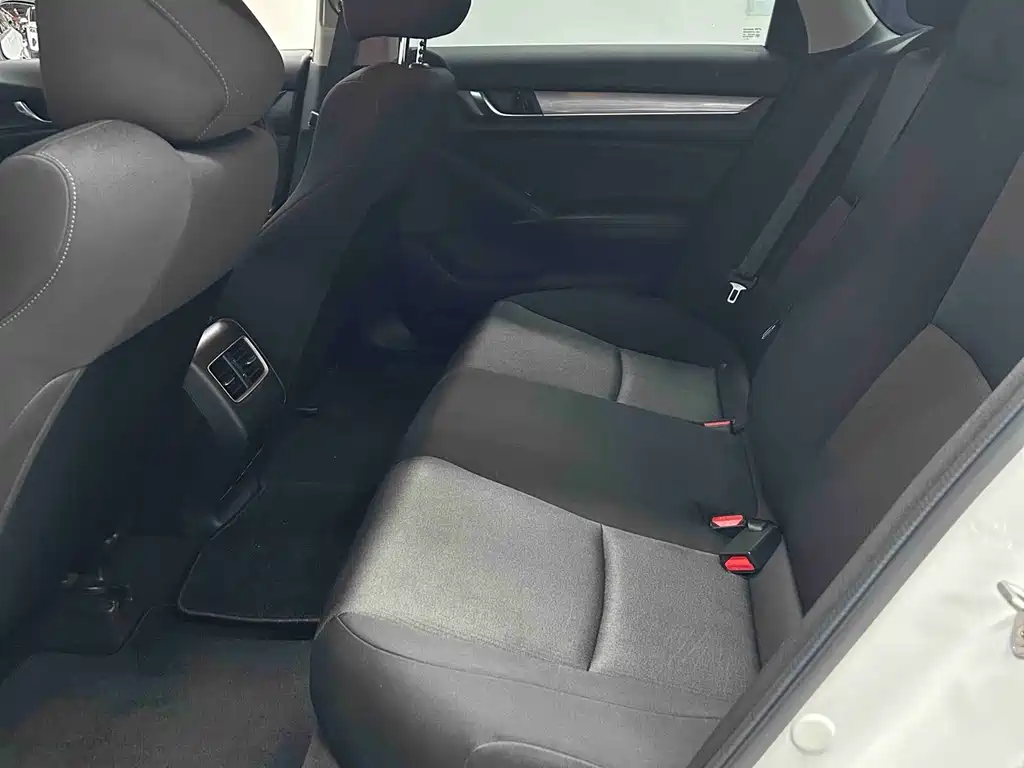 Honda Accord — миниатюра 12