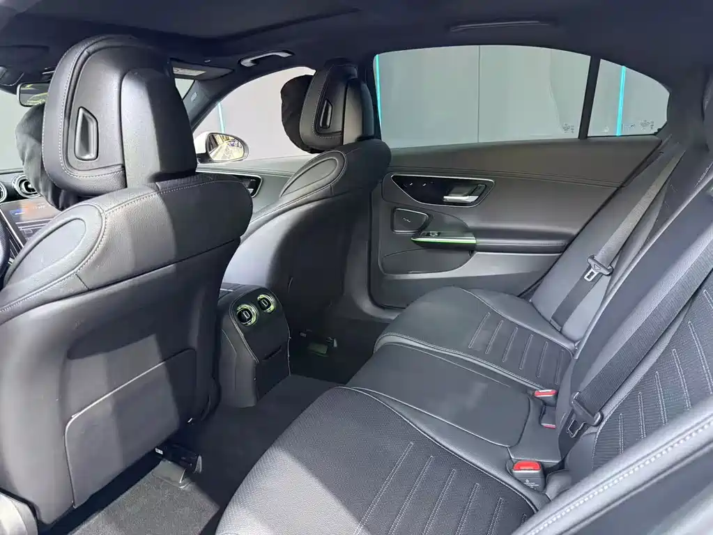 Mercedes-Benz C-Class — миниатюра 10