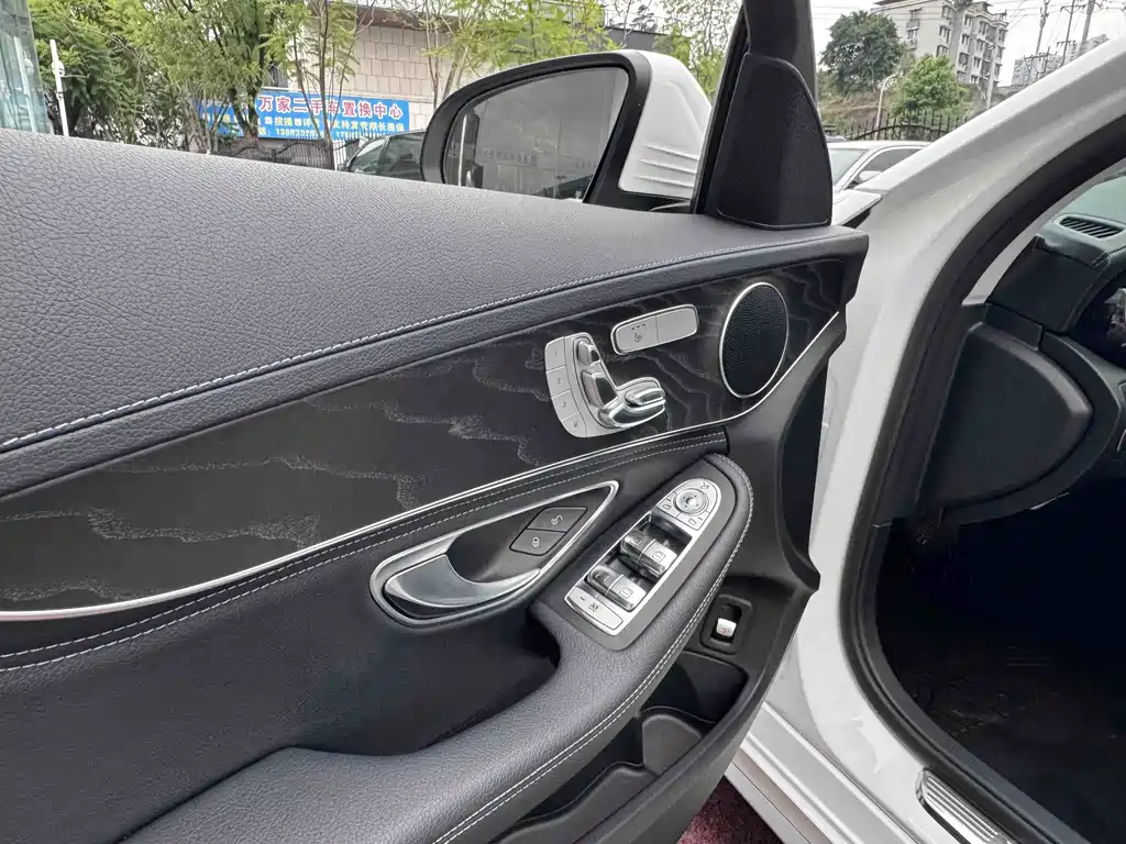 Mercedes-Benz C-Class — миниатюра 11