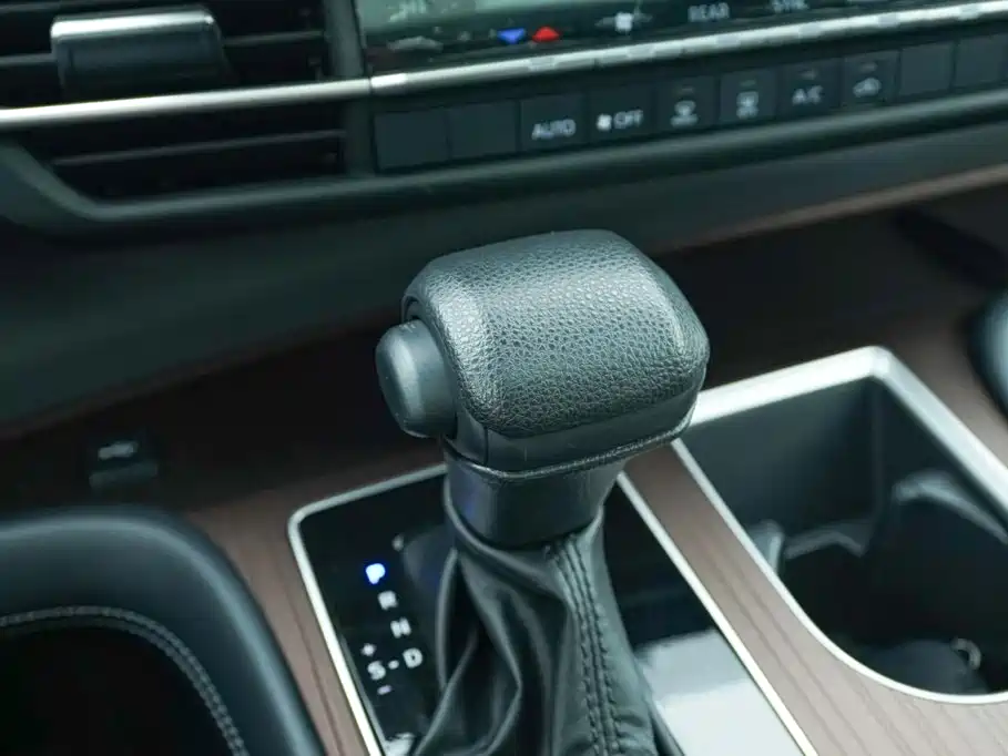 Toyota Granvia — миниатюра 9