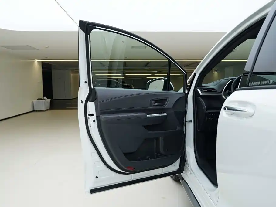 Toyota Granvia — миниатюра 16