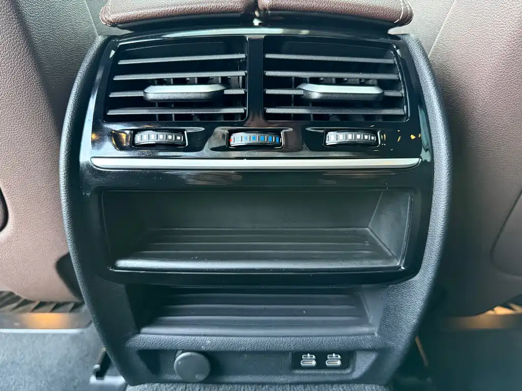 BMW 5 Series — миниатюра 17