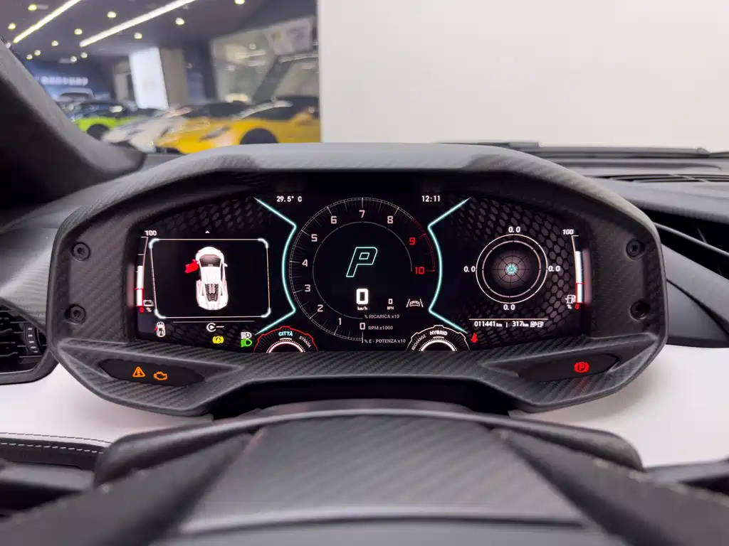 Lamborghini Revuelto — миниатюра 28