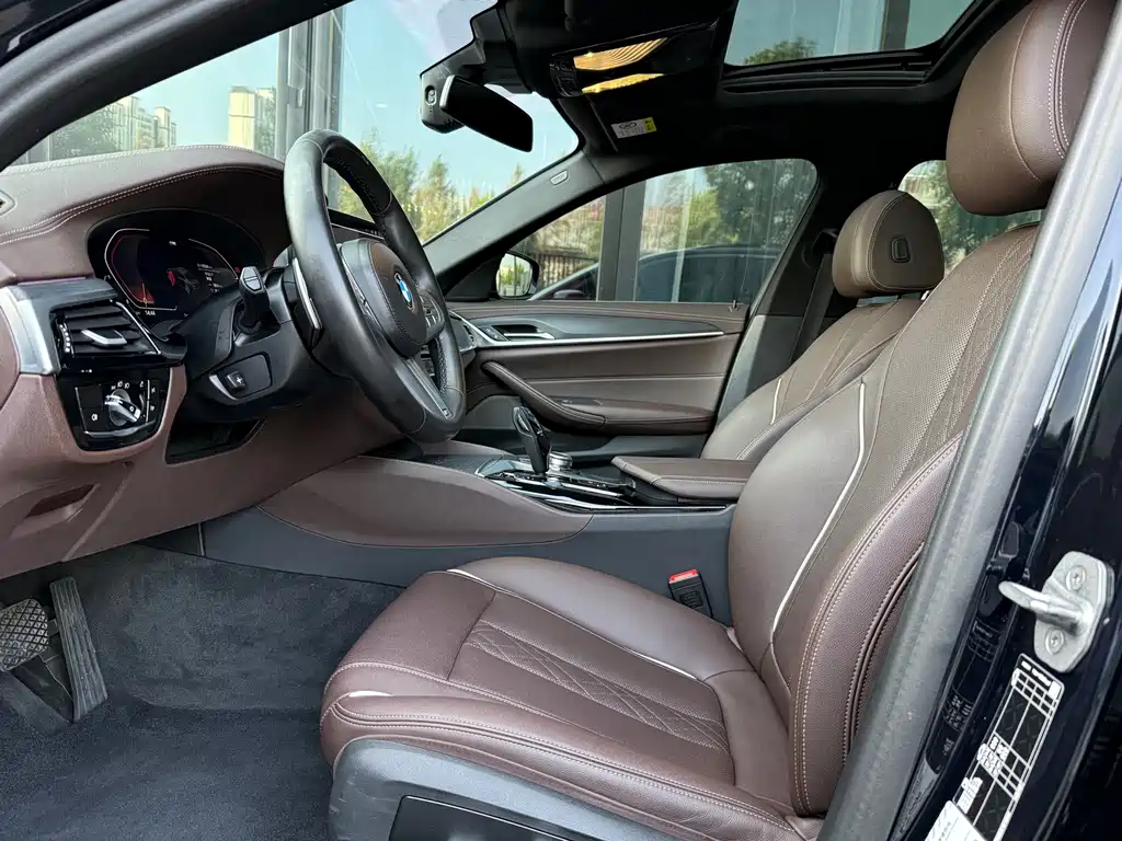 BMW 5 Series — миниатюра 4