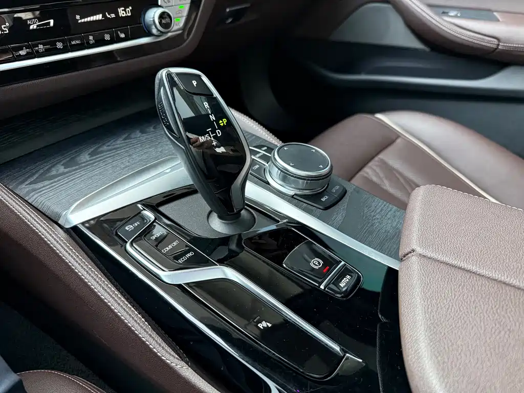 BMW 5 Series — миниатюра 14