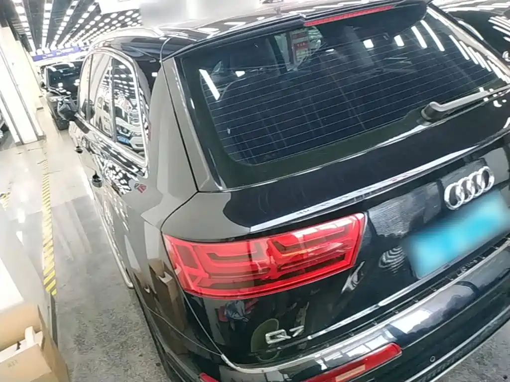 Audi Q7 — миниатюра 5