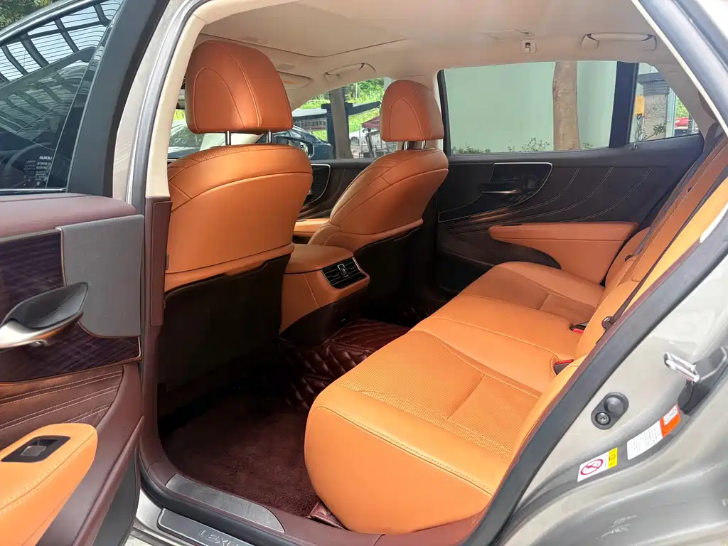 Lexus LS — миниатюра 5
