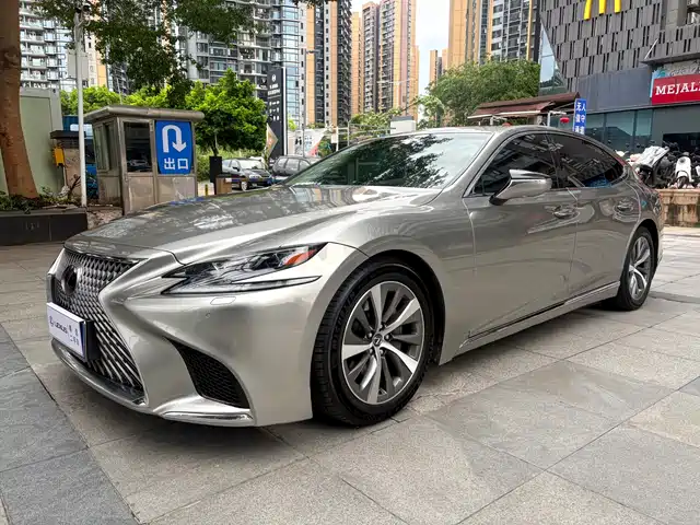 Lexus LS