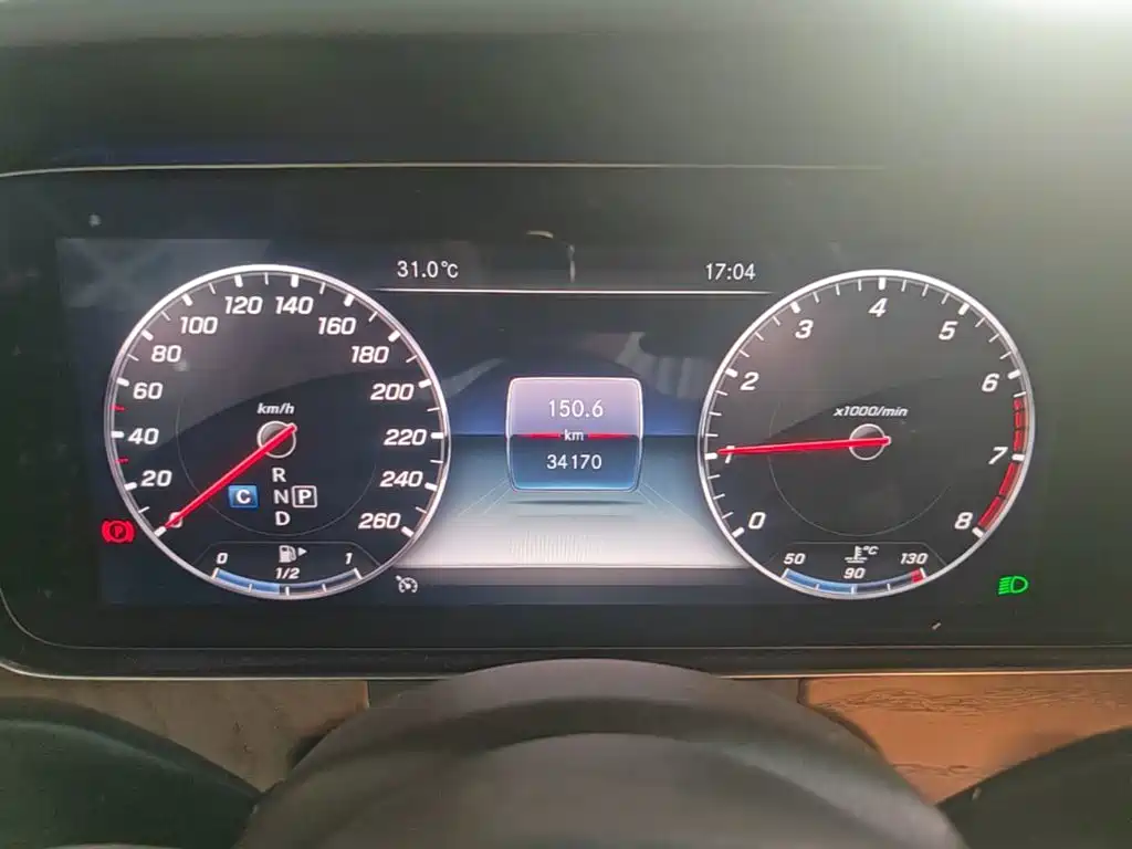 Mercedes-Benz E-Class — миниатюра 12