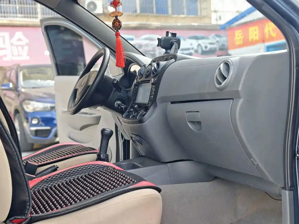 Wuling Hongguang — миниатюра 9