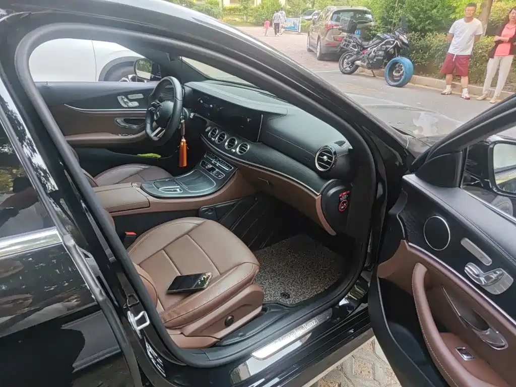 Mercedes-Benz E-Class — миниатюра 21