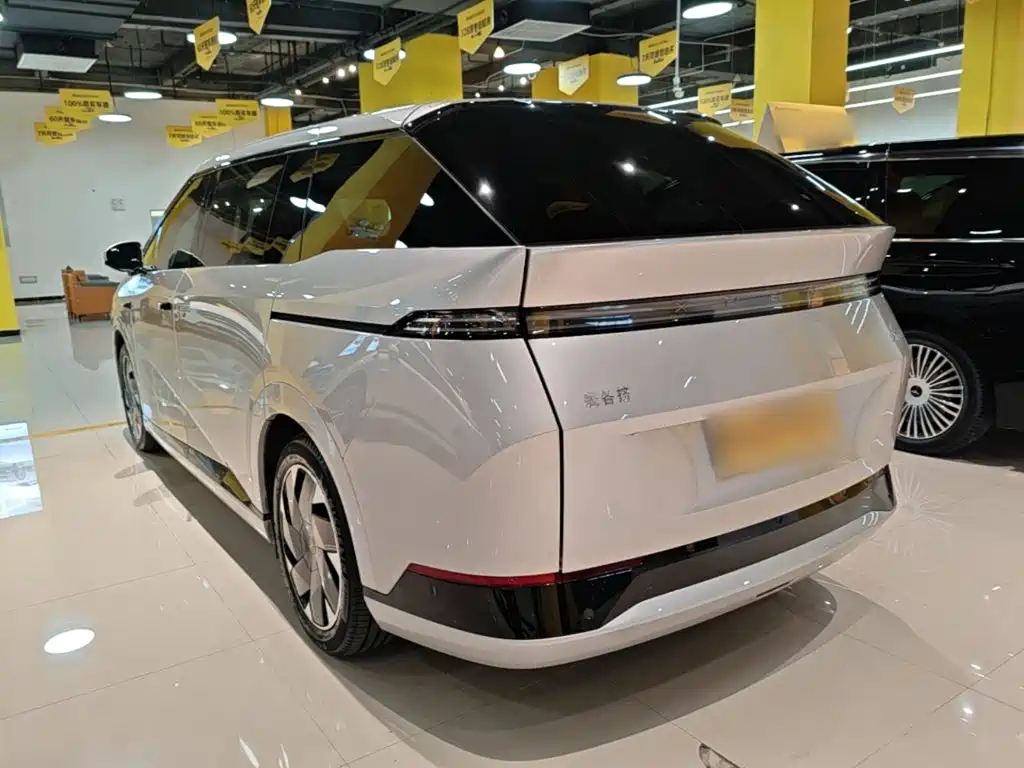 XPeng X9 — миниатюра 5