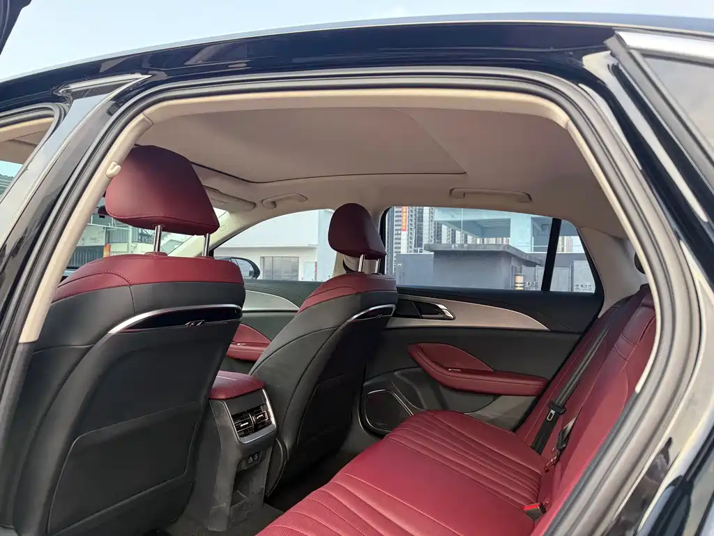Hongqi Hongqi H5 — миниатюра 8