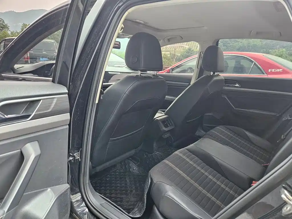Volkswagen Lavida — миниатюра 5